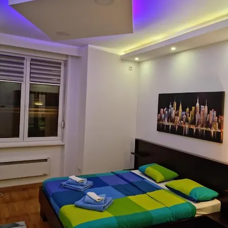 De Luxe Republic Square Of 100sqm 베오그라드