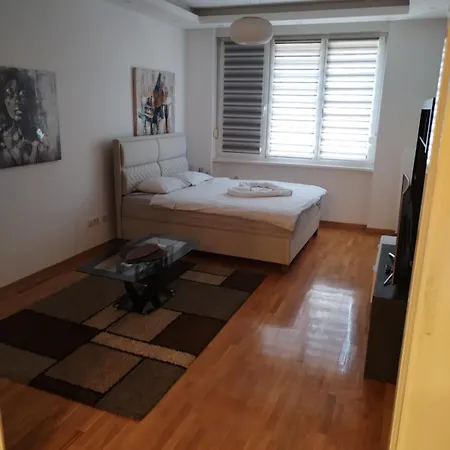 De Luxe Republic Square Of 100sqm Belgrad