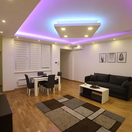 De Luxe Republic Square Of 100sqm