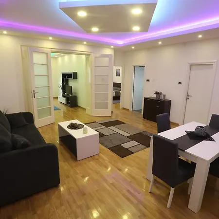 De Luxe Republic Square Of 100sqm