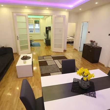 De Luxe Republic Square Of 100sqm