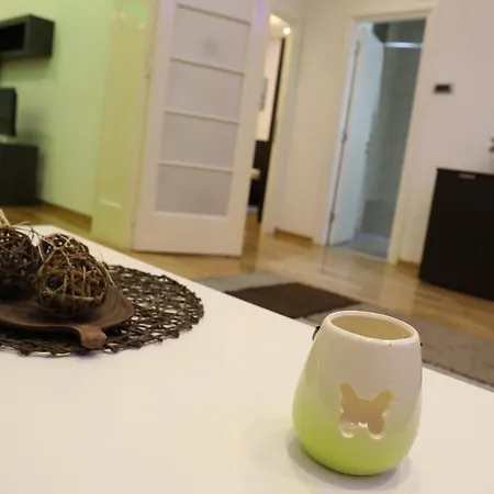 De Luxe Republic Square Of 100sqm Apartment Belgrade